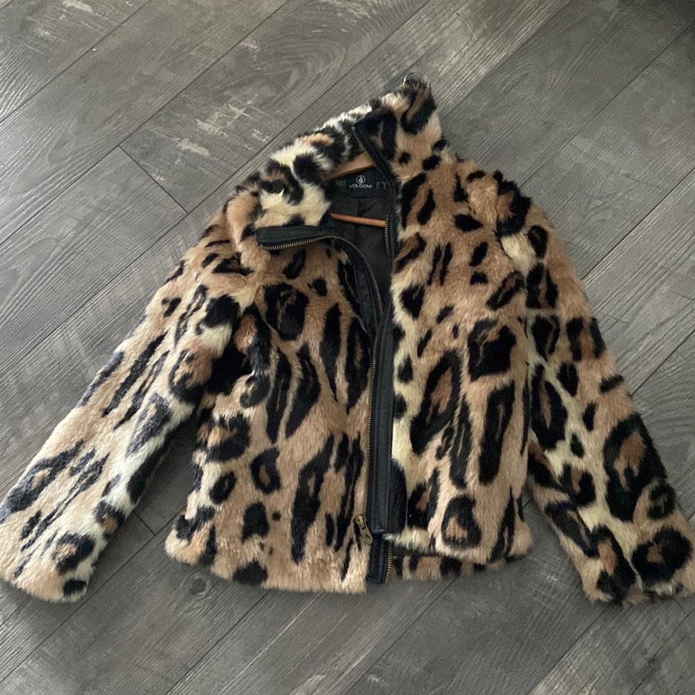 Volcom leopard jacket XS